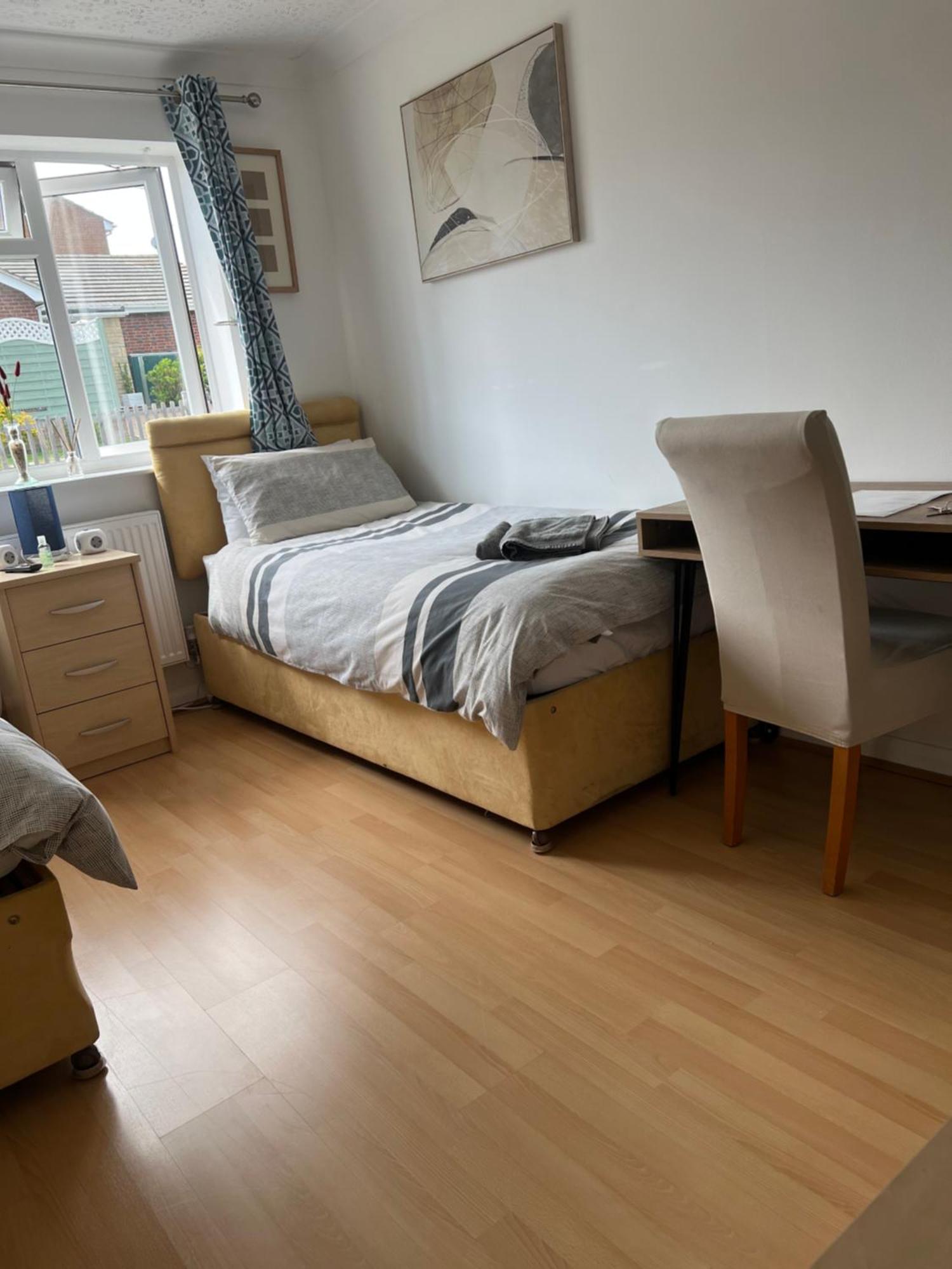 Twin Room At The Bungalow With Shared Shower Room Kettering Exterior photo